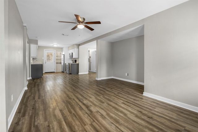 6918 Irvington Boulevard A, Houston, TX 77022
