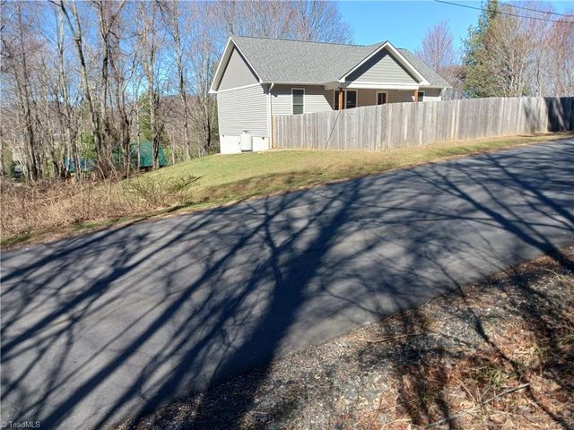 36 Lake Street, Sparta, NC 28675