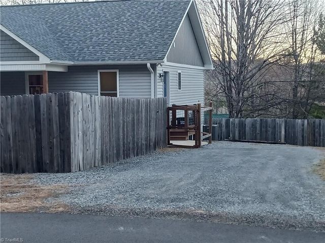 36 Lake Street, Sparta, NC 28675