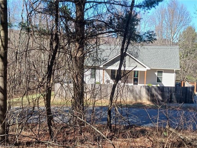 36 Lake Street, Sparta, NC 28675