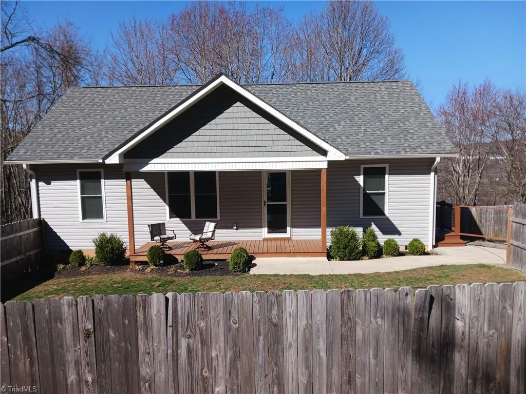 36 Lake Street, Sparta, NC 28675