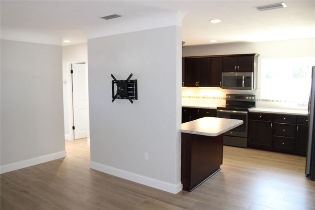 5984 47TH AVENUE N, Kenneth City, FL 33709