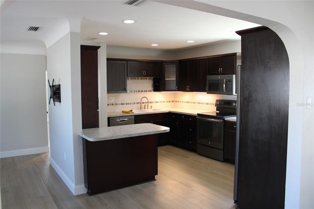 5984 47TH AVENUE N, Kenneth City, FL 33709