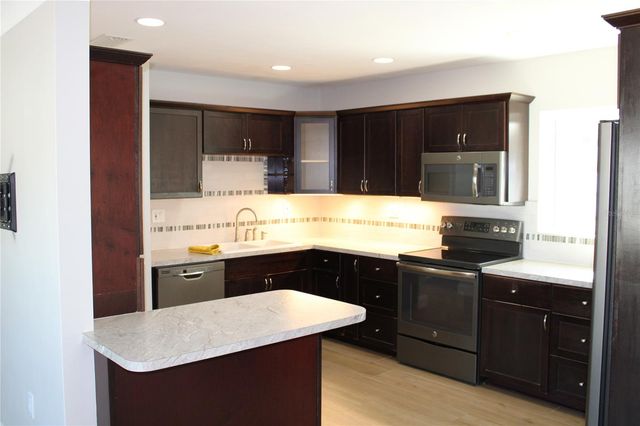 5984 47TH AVENUE N, Kenneth City, FL 33709