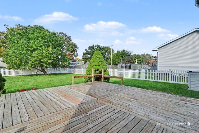 738 Monroe Drive, Lindenhurst, IL 60046