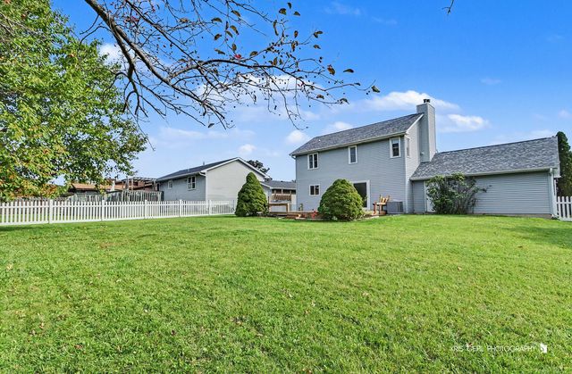 738 Monroe Drive, Lindenhurst, IL 60046