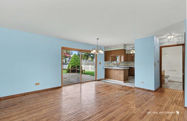 738 Monroe Drive, Lindenhurst, IL 60046