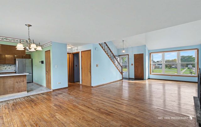 738 Monroe Drive, Lindenhurst, IL 60046