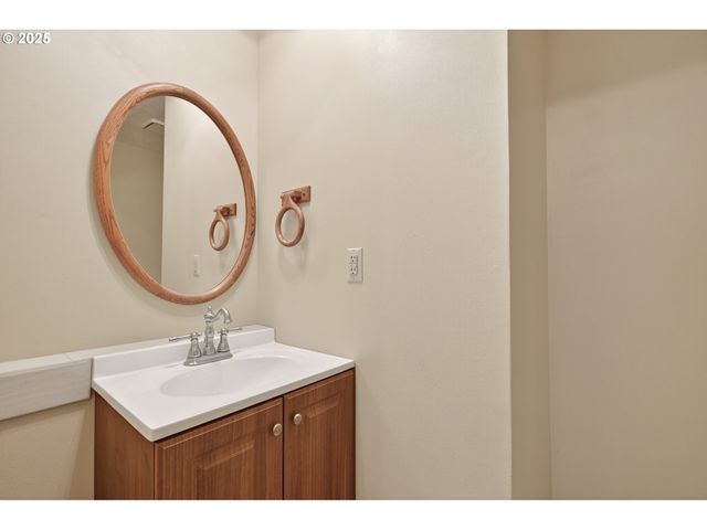 618 Se GREENWAY Dr, Gresham, OR 97080