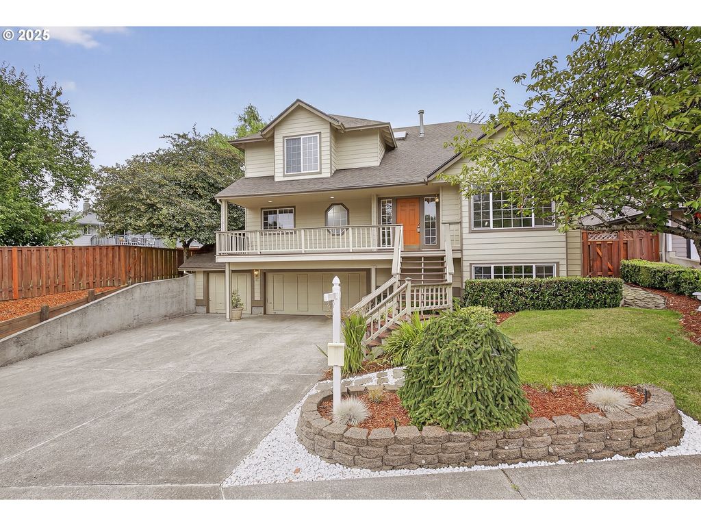 618 Se GREENWAY Dr, Gresham, OR 97080