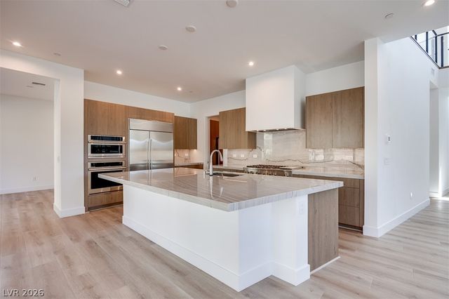 51 Parkwood Ridge Street, Las Vegas, NV 89138