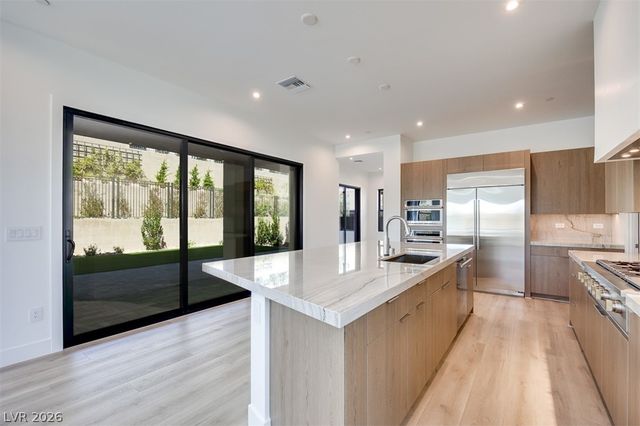 51 Parkwood Ridge Street, Las Vegas, NV 89138