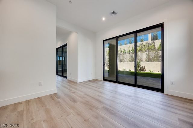 51 Parkwood Ridge Street, Las Vegas, NV 89138