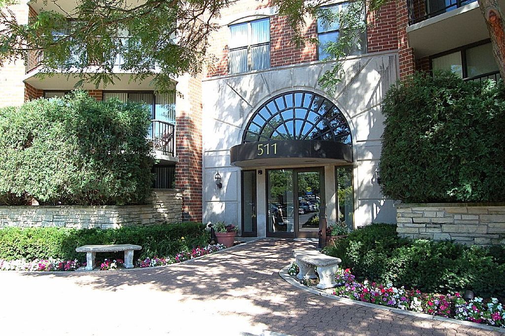 511 Aurora Avenue 418, Naperville, IL 60540
