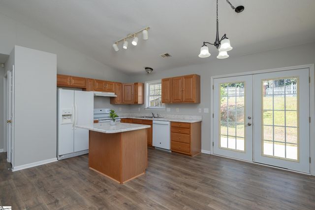 11 Seaside Lane, Greer, SC 29650