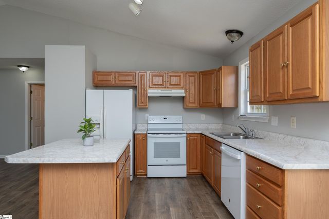 11 Seaside Lane, Greer, SC 29650