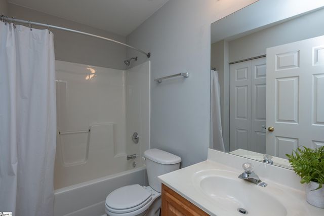 11 Seaside Lane, Greer, SC 29650