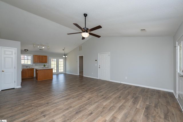 11 Seaside Lane, Greer, SC 29650