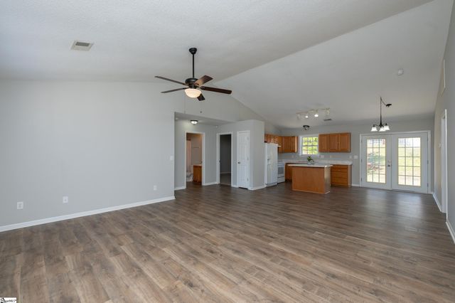 11 Seaside Lane, Greer, SC 29650