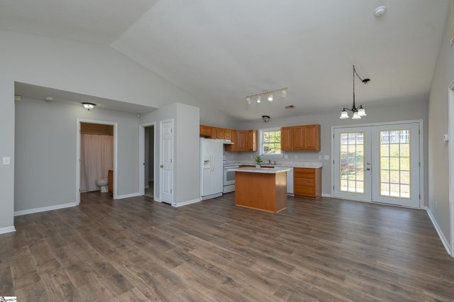 11 Seaside Lane, Greer, SC 29650