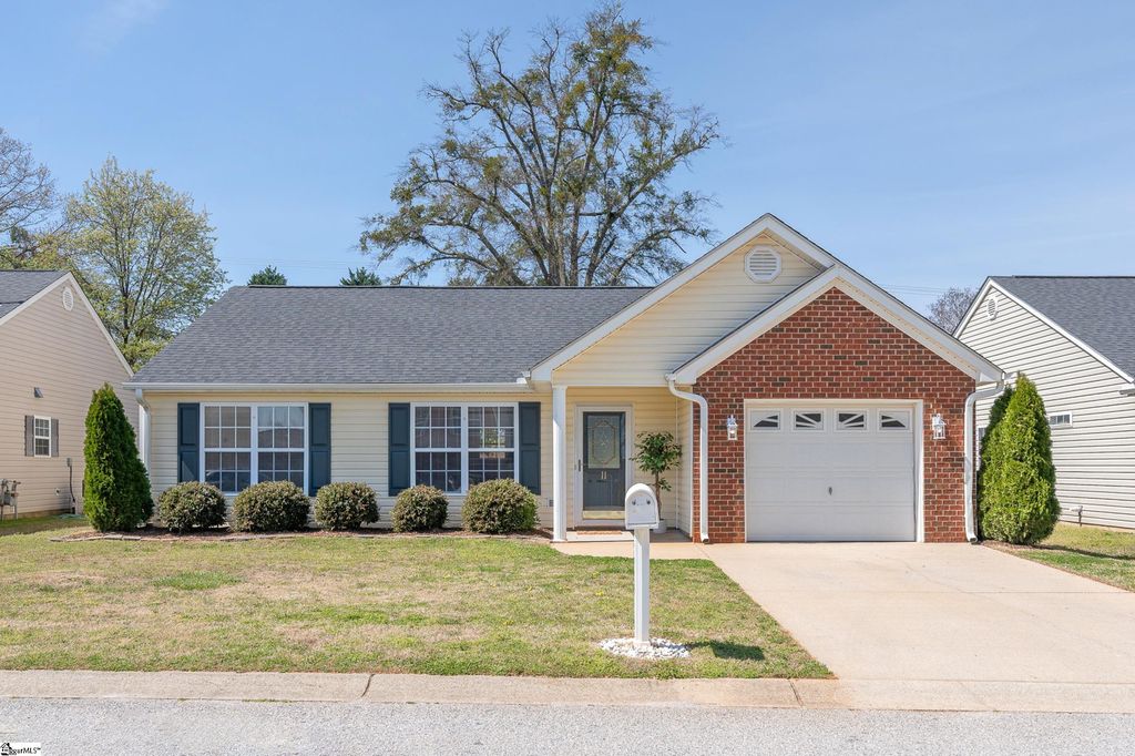 11 Seaside Lane, Greer, SC 29650