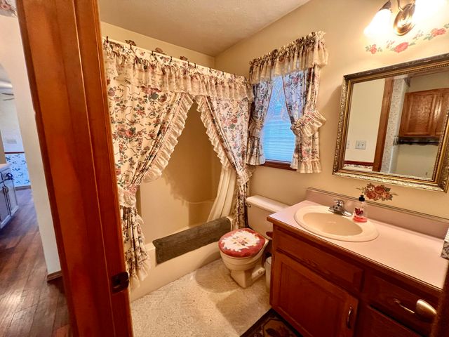 950 Skyline Drive, Forsyth, MO 65653