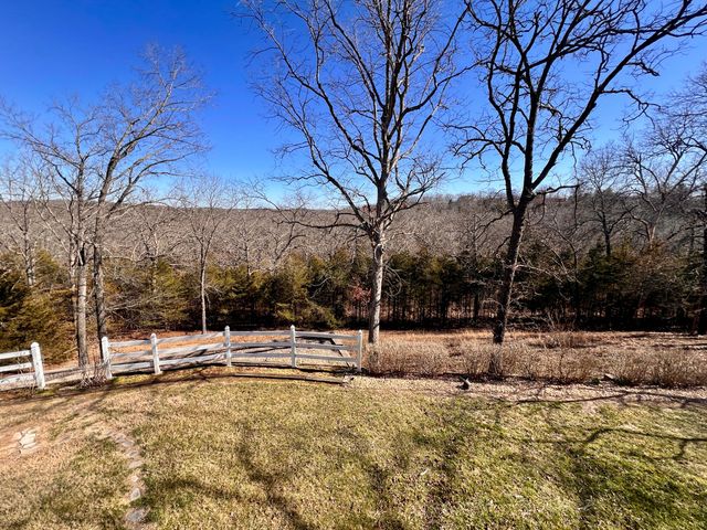 950 Skyline Drive, Forsyth, MO 65653