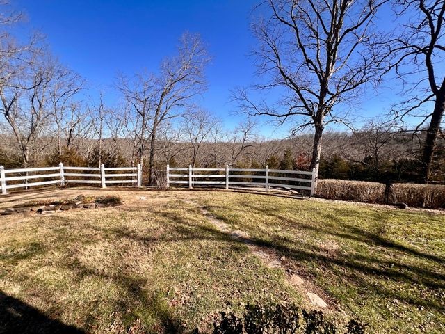 950 Skyline Drive, Forsyth, MO 65653