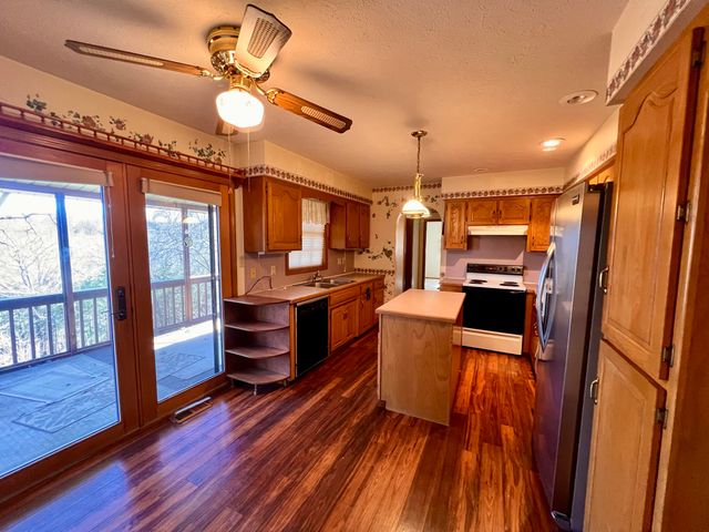 950 Skyline Drive, Forsyth, MO 65653