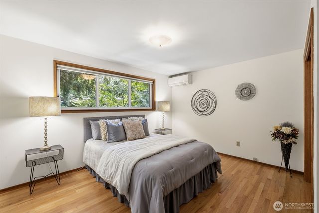 11706 36th Avenue NE, Seattle, WA 98125