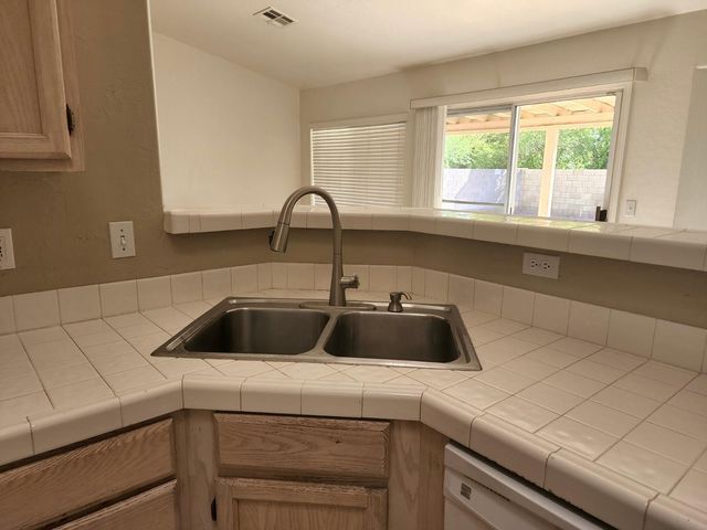 1126 W Grand Caymen Drive, Gilbert, AZ 85233