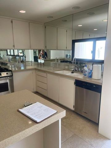 2700 Lawrence Crossley Road 18, Palm Springs, CA 92264