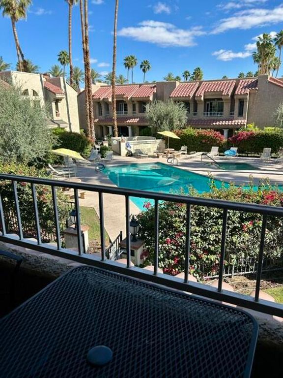 2700 Lawrence Crossley Road 18, Palm Springs, CA 92264