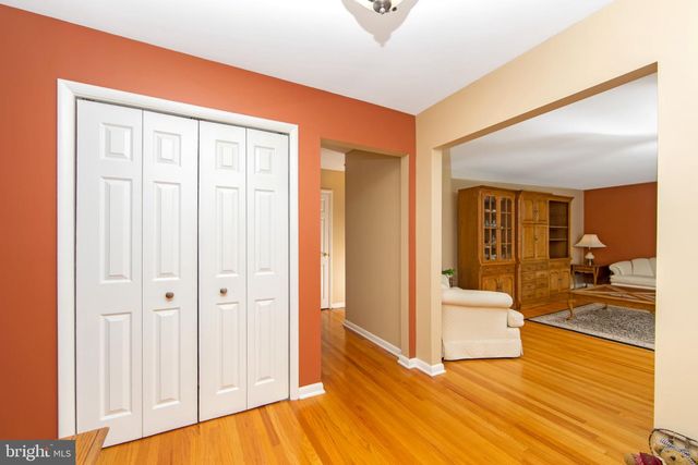 43 EDGEWOOD DR, Cherry Hill, NJ 08003