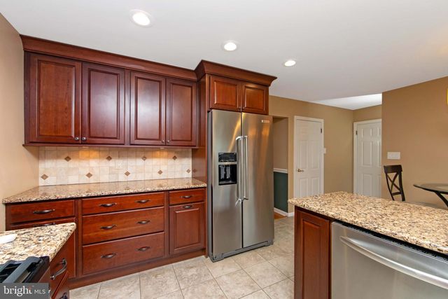 43 EDGEWOOD DR, Cherry Hill, NJ 08003