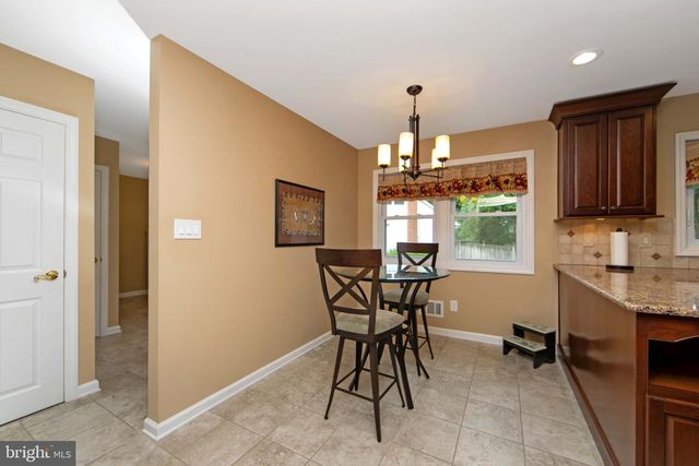 43 EDGEWOOD DR, Cherry Hill, NJ 08003