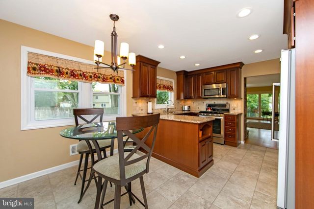 43 EDGEWOOD DR, Cherry Hill, NJ 08003