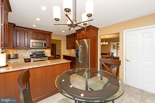 43 EDGEWOOD DR, Cherry Hill, NJ 08003