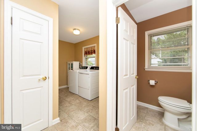 43 EDGEWOOD DR, Cherry Hill, NJ 08003