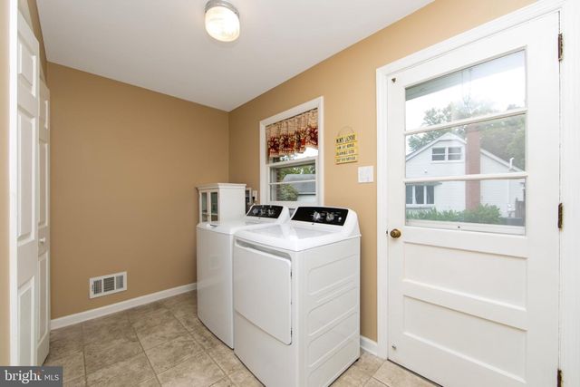 43 EDGEWOOD DR, Cherry Hill, NJ 08003