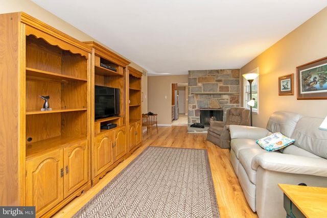 43 EDGEWOOD DR, Cherry Hill, NJ 08003