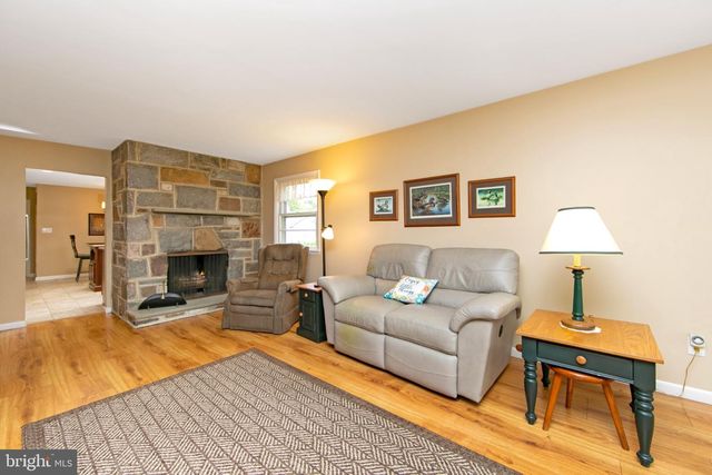 43 EDGEWOOD DR, Cherry Hill, NJ 08003