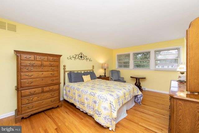 43 EDGEWOOD DR, Cherry Hill, NJ 08003