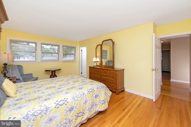 43 EDGEWOOD DR, Cherry Hill, NJ 08003