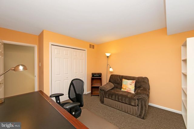 43 EDGEWOOD DR, Cherry Hill, NJ 08003
