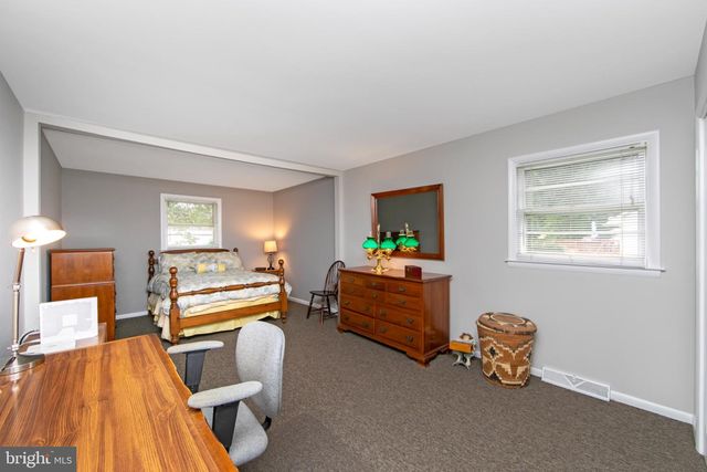 43 EDGEWOOD DR, Cherry Hill, NJ 08003