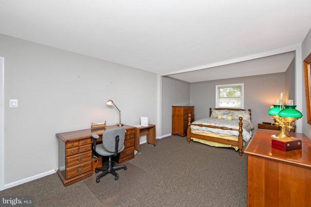 43 EDGEWOOD DR, Cherry Hill, NJ 08003