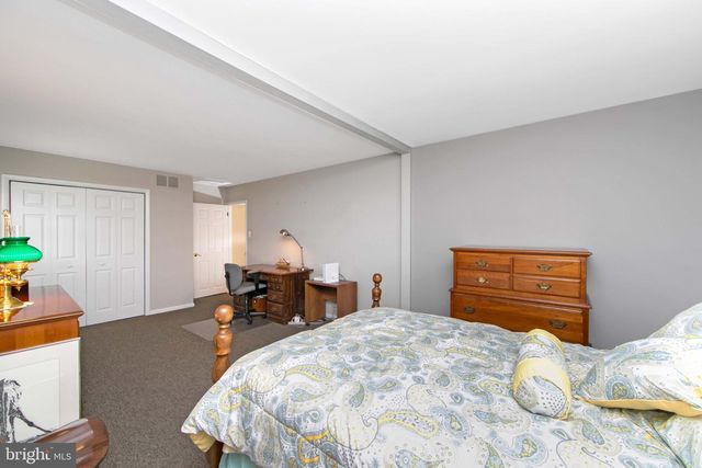 43 EDGEWOOD DR, Cherry Hill, NJ 08003