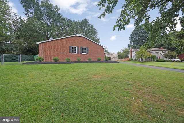 43 EDGEWOOD DR, Cherry Hill, NJ 08003