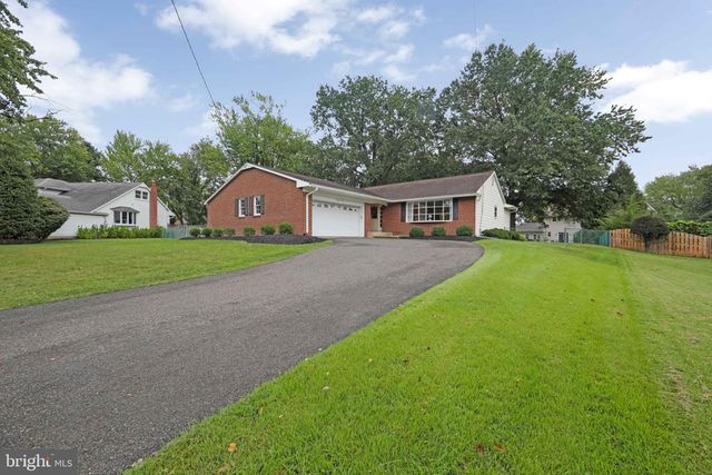 43 EDGEWOOD DR, Cherry Hill, NJ 08003